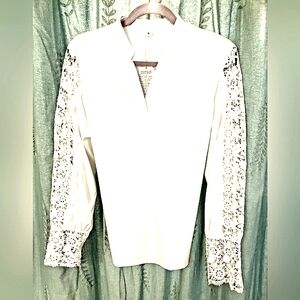 NEW WITH TAGS  White Lace Long Sleeve V-Neck Blouse